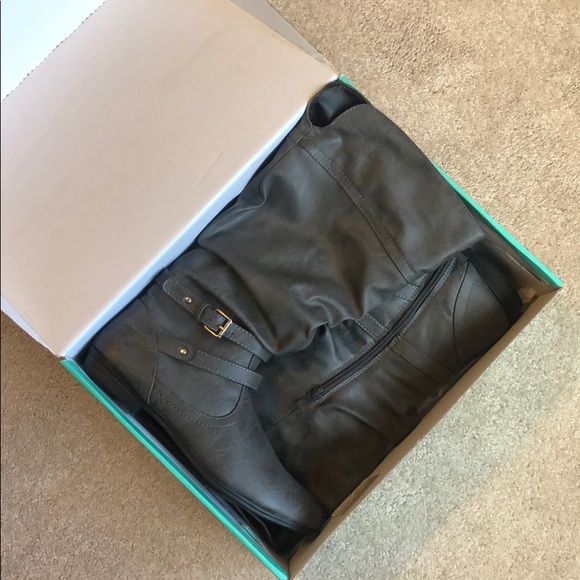 Grey Boots - Picture 1 of 3